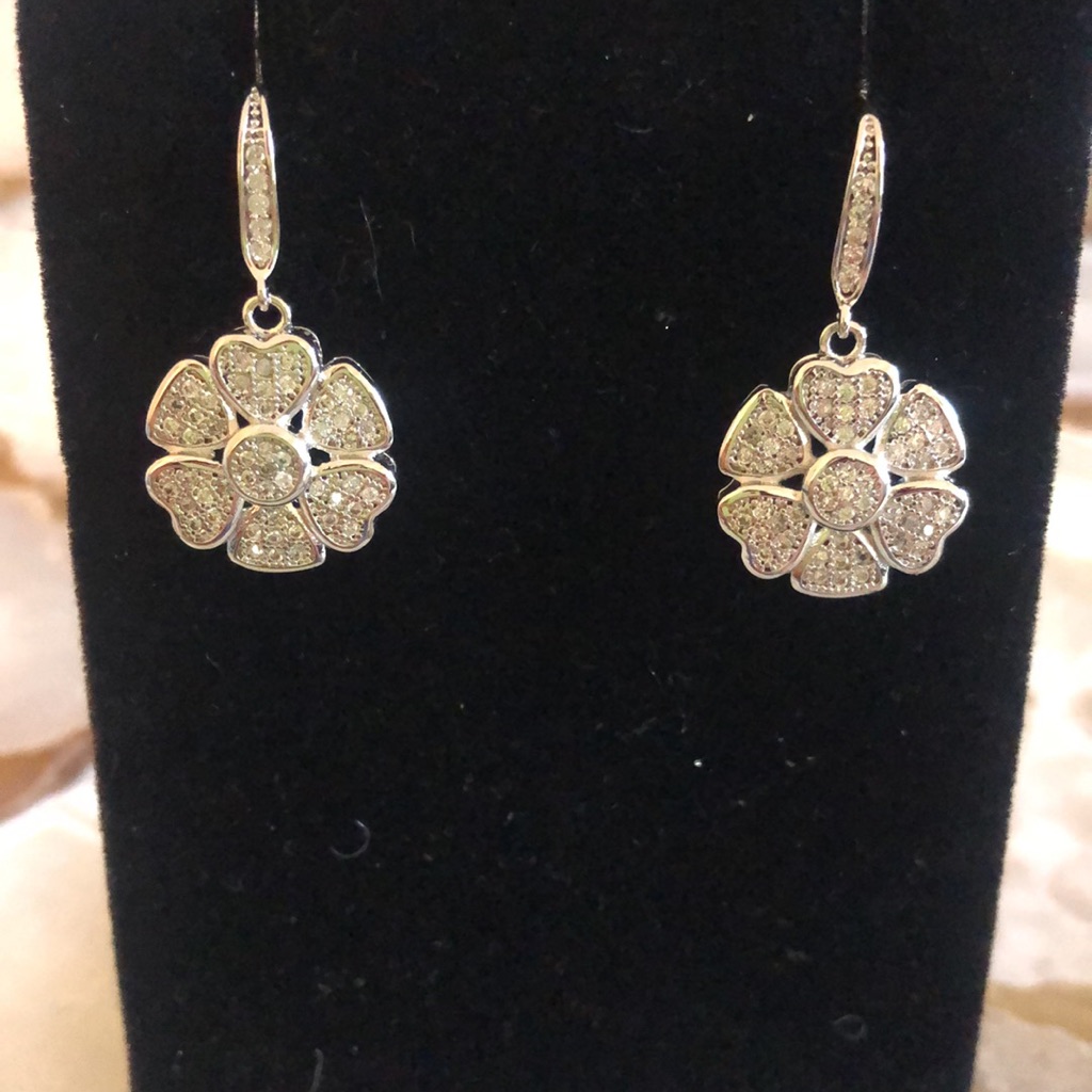 Cubic Zirconia Brilliant Pav Flower EarringsNwt-Boutique 48$